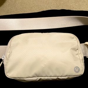 Lululemon Everywhere Belt Bag in WHITE OPAL